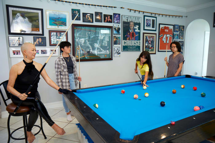 Lee with (from left) Chloe, Savannah and Cheyenne.